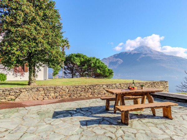 Casa 2 camere, con giardino