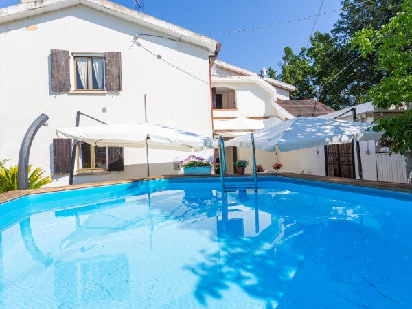 Casa 4 camere, con piscina