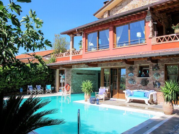 Villa 5 bedrooms, with pool