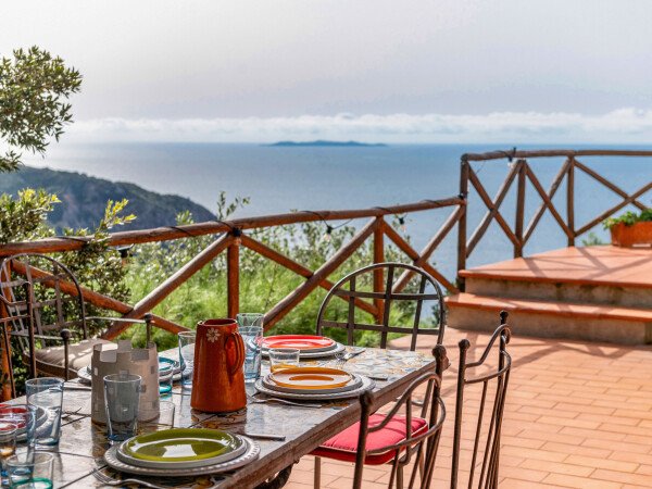 Villa 3 camere, con vista mare