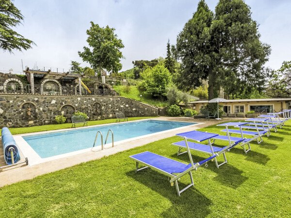 Villa 5 Schlafzimmer, mit Pool