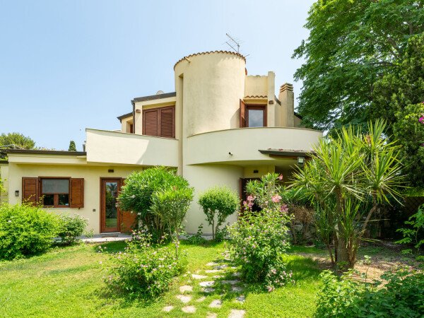 Villa 3 camere, con giardino
