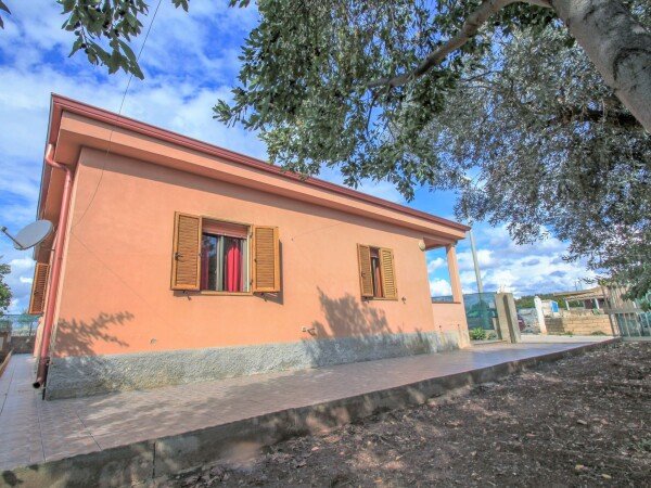 Casa 3 camere, con giardino