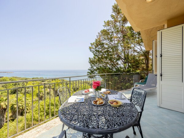 Residence 2 camere, con vista mare