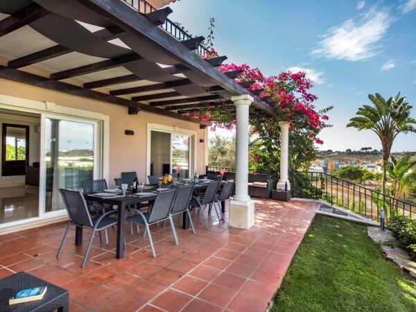 Villa 6 Schlafzimmer, mit Pool