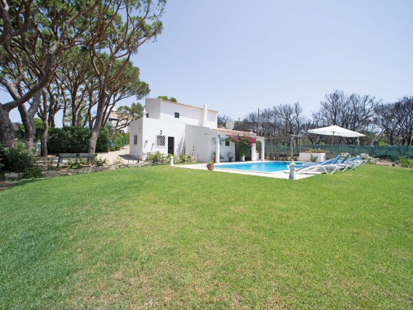 House 3 bedrooms, with pool