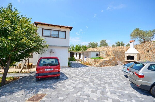 Appartamento 1 camera, con giardino