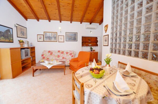 Casa 2 camere, con giardino