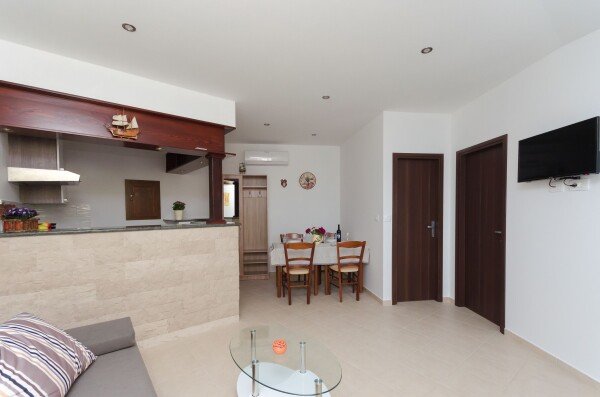 Appartamento 1 camera, con giardino