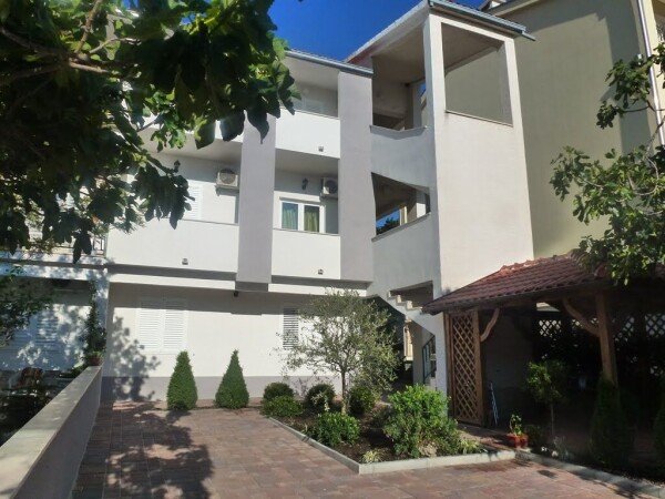 Wohnung 1 Schlafzimmer, mit Garten