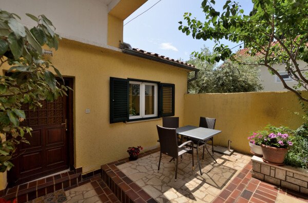 Appartamento 1 camera, con giardino