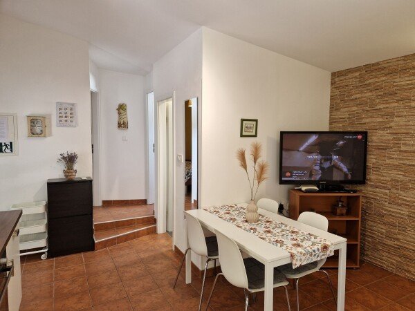 Casa 2 camere, con giardino