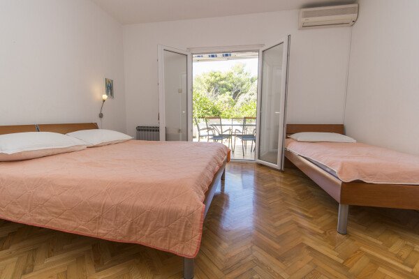 Wohnung 2 Schlafzimmer, mit Garten