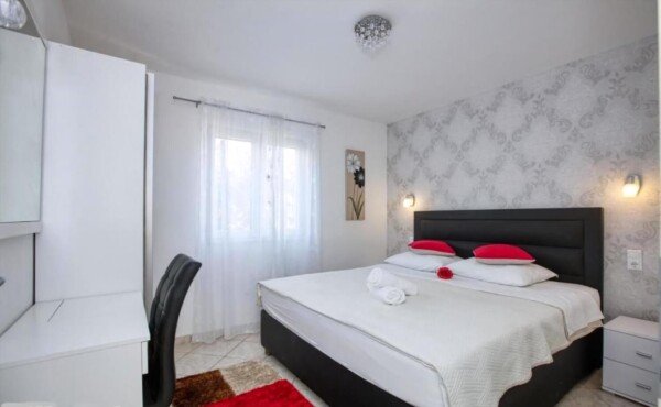 House 4 bedrooms, with sea view