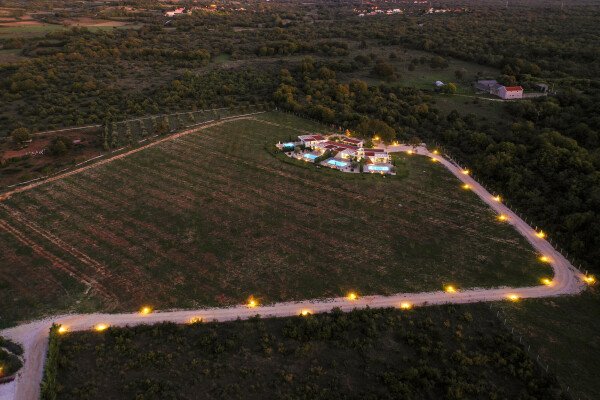 Villa 12 Schlafzimmer, mit Garten