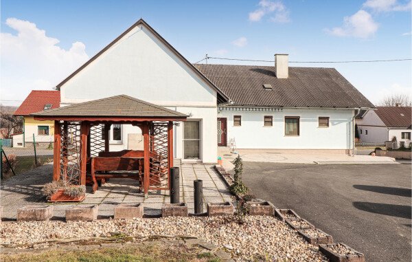 House 2 bedrooms, with garden