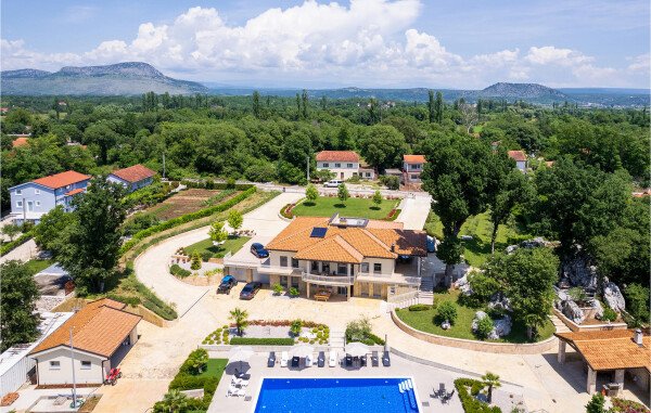 Huis 6 slaapkamers, met zwembad
