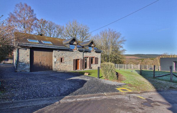 Maison en pierre confortable, 4 chambres, avec jardin