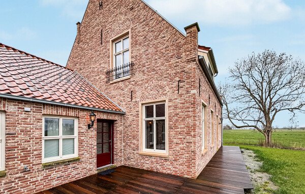 House 4 bedrooms, with fireplace