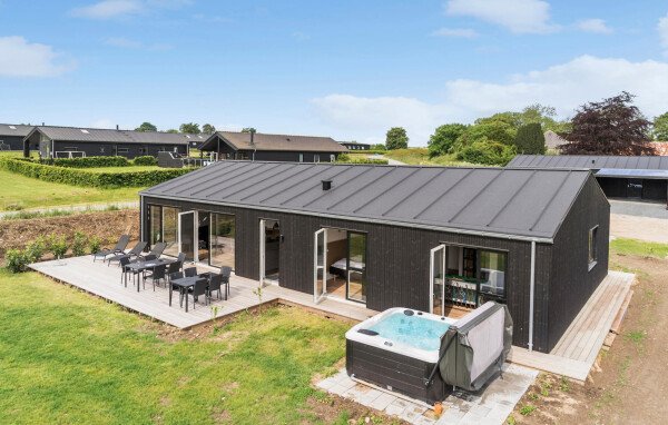 House 4 bedrooms, with sea view