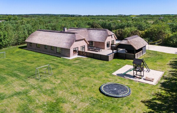 House 6 bedrooms, with pool