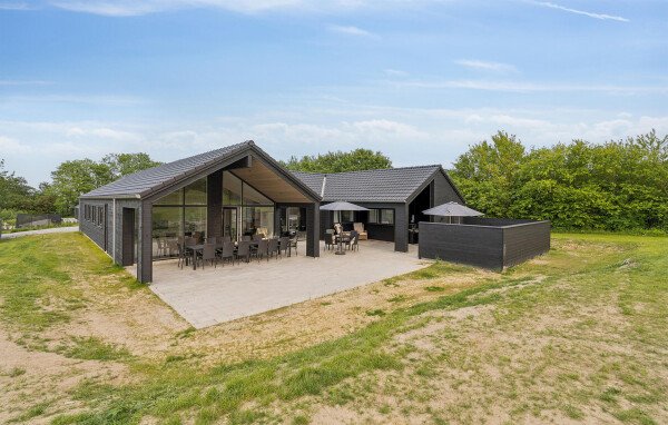 House 8 bedrooms, with pool