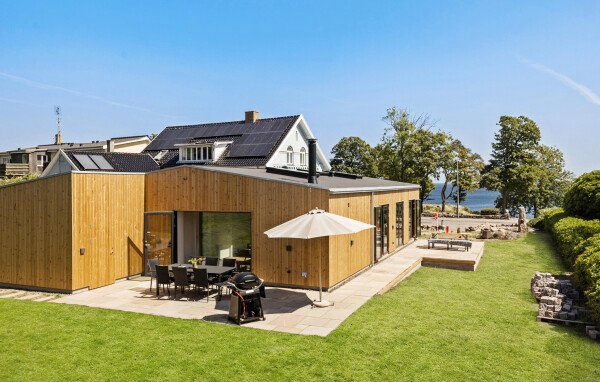 House 4 bedrooms, with sea view