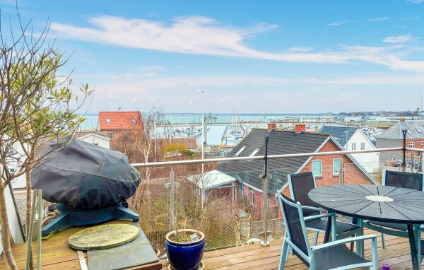 Apartment 3 bedrooms, with sea view
