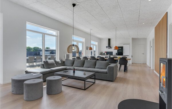 House 5 bedrooms, with sea view