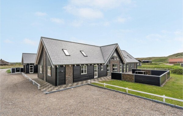 House 8 bedrooms, with sea view