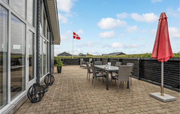 House 3 bedrooms, with sea view