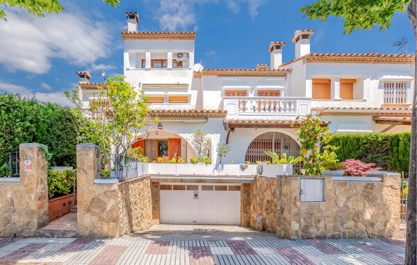 House 3 bedrooms, with sea view