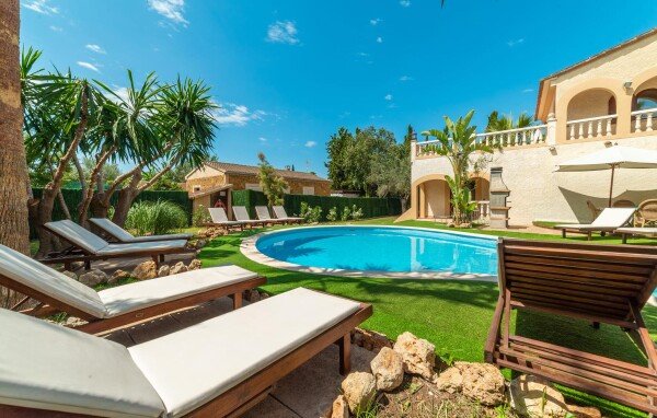 Maison moderne, 5 chambres, avec piscine