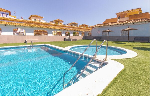House 2 bedrooms, with pool