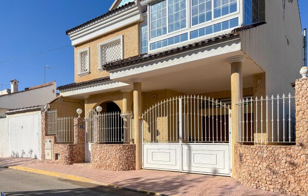 Casa 5 habitaciones, con aire acondicionado