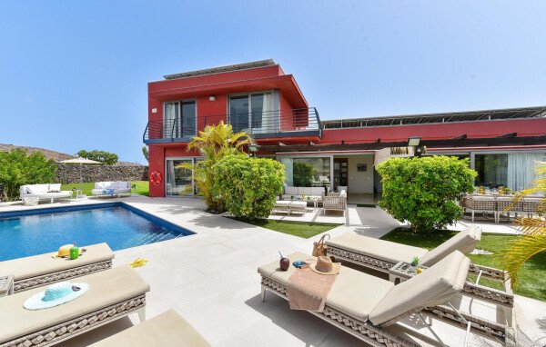 House 3 bedrooms, with pool