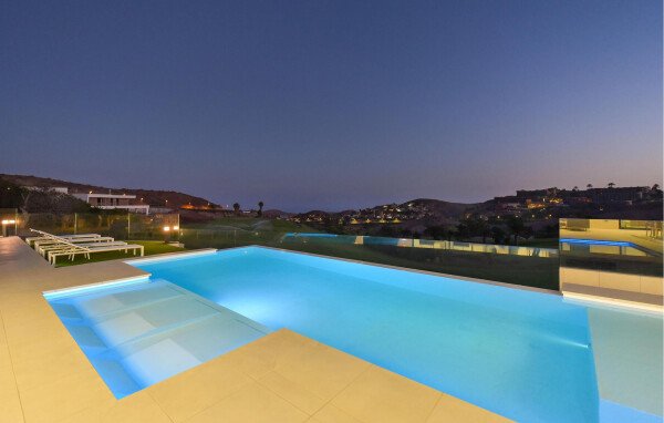 Maison de campagne moderne, 6 chambres, avec piscine