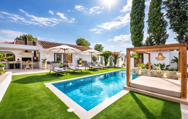 House 4 bedrooms, with pool