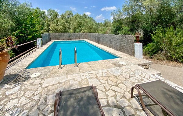 House 2 bedrooms, with pool