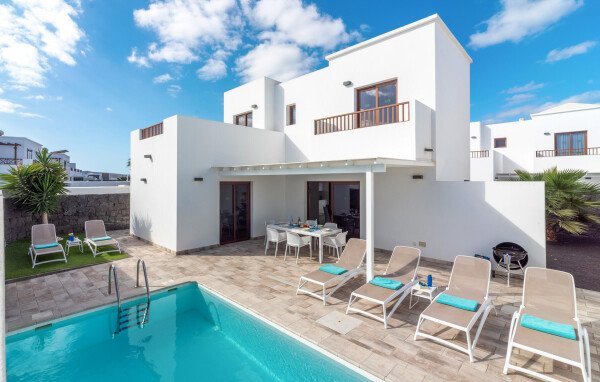 House 3 bedrooms, with pool