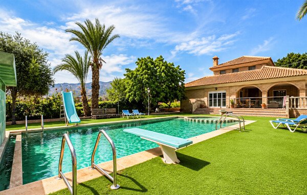 Casa 5 habitaciones, con piscina