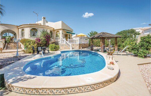 House 2 bedrooms, with pool