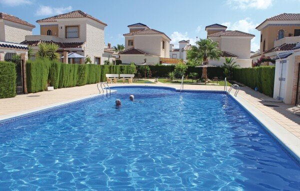 Casa 2 habitaciones, con piscina