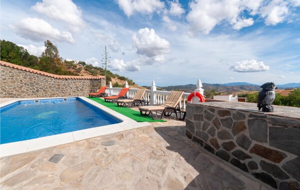 House 3 bedrooms, with pool