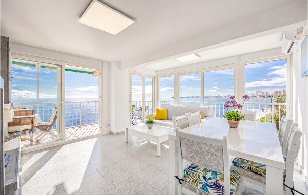 Apartment 3 bedrooms, with sea view