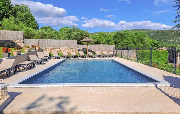 Appartement moderne, 2 voyageurs, avec piscine