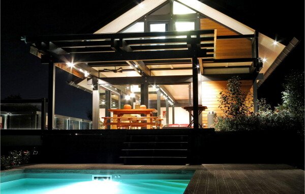 House 3 bedrooms, with pool