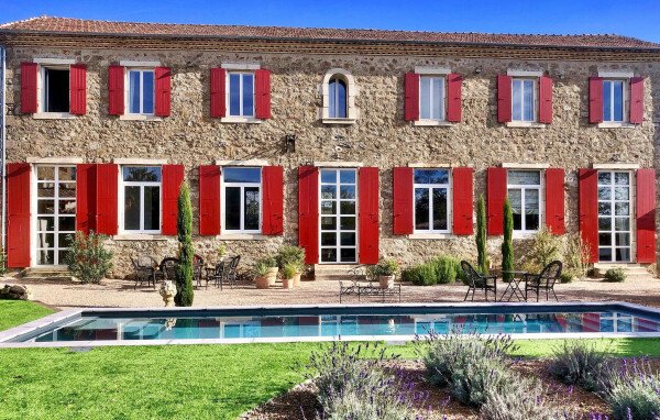 Maison moderne, 7 chambres, avec piscine