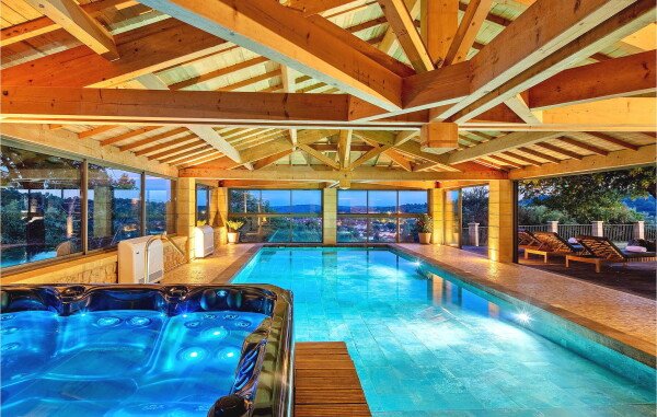 Maison 7 chambres, avec piscine