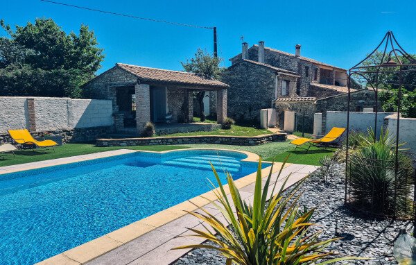 Maison de campagne moderne, 8 chambres, avec piscine